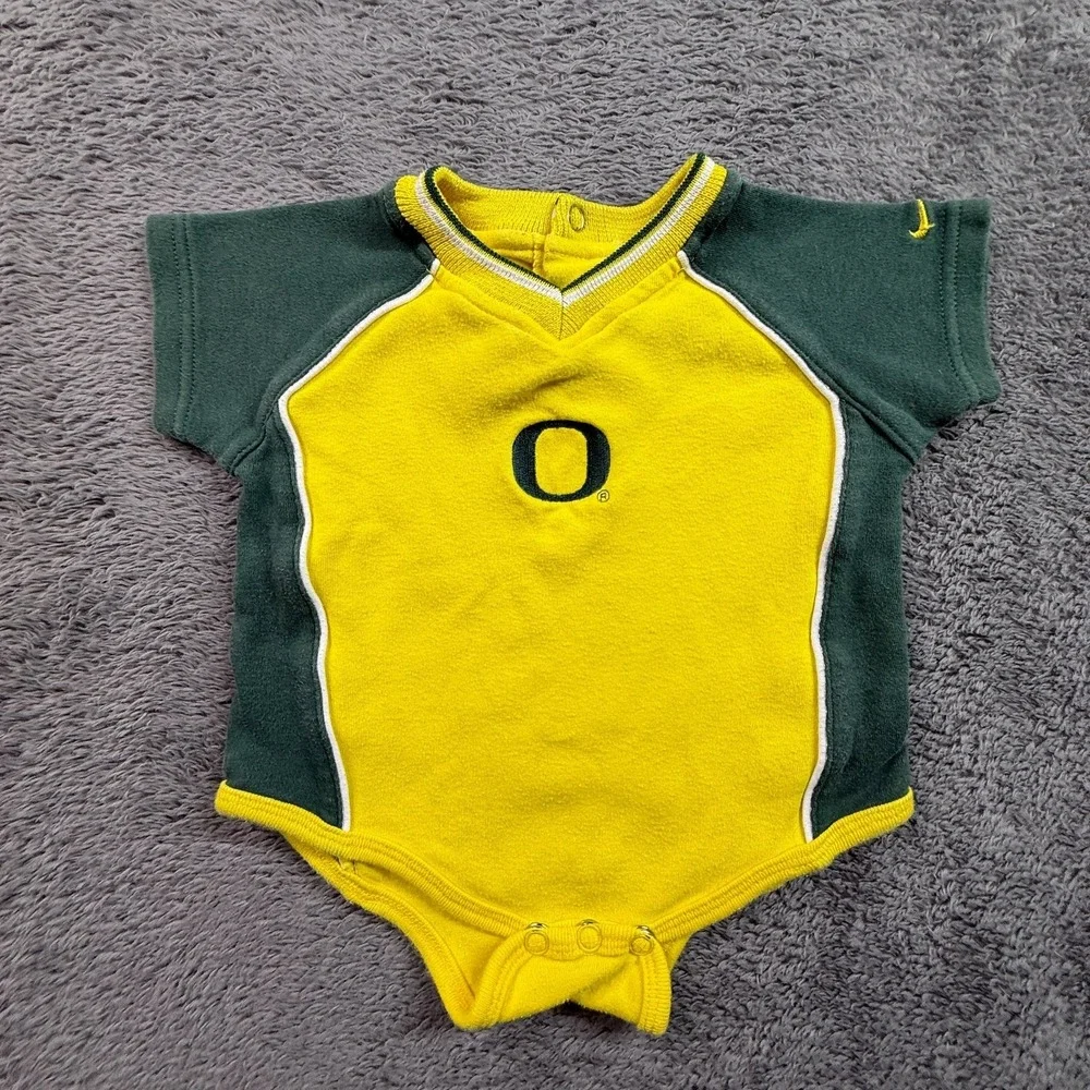 Nike Team Oregon Ducks Baby Bib Bodysuit Yellow Green 6/9M NCAA